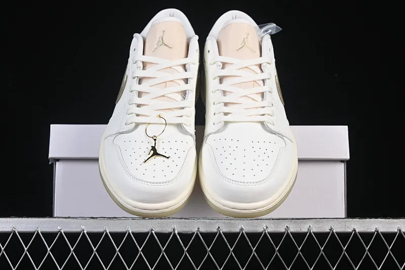 All Categories Air Jordan Jordan Series Basketball Shoes Air Jordan 1 Low Air Jordan 1 Low AJ1 Joe 1 Meter Platinum Retro Culture Leisure Sports Shoes HV5157-100